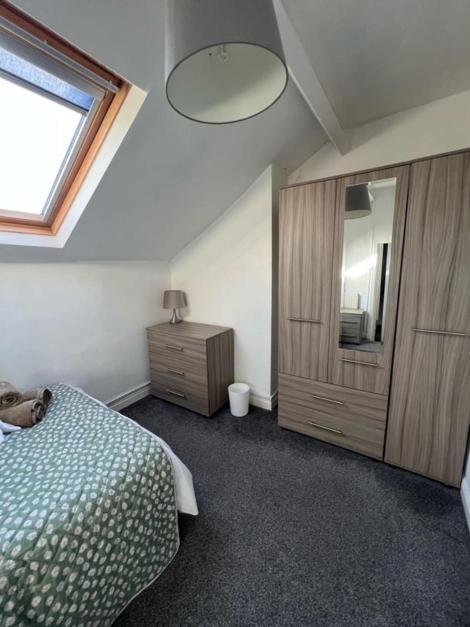 ليدز Moorfield Street Guesthouse المظهر الخارجي الصورة