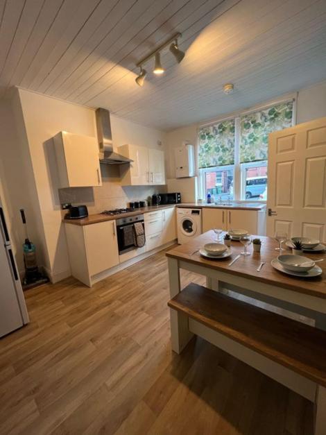 ليدز Moorfield Street Guesthouse المظهر الخارجي الصورة