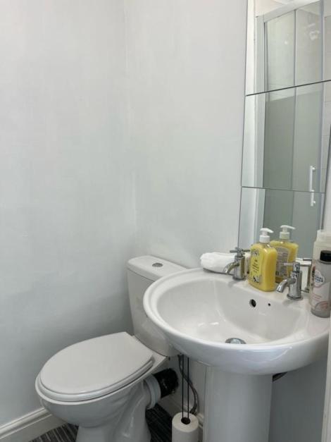 ليدز Moorfield Street Guesthouse المظهر الخارجي الصورة